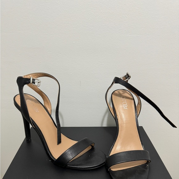 Black Heels - Picture 2 of 2